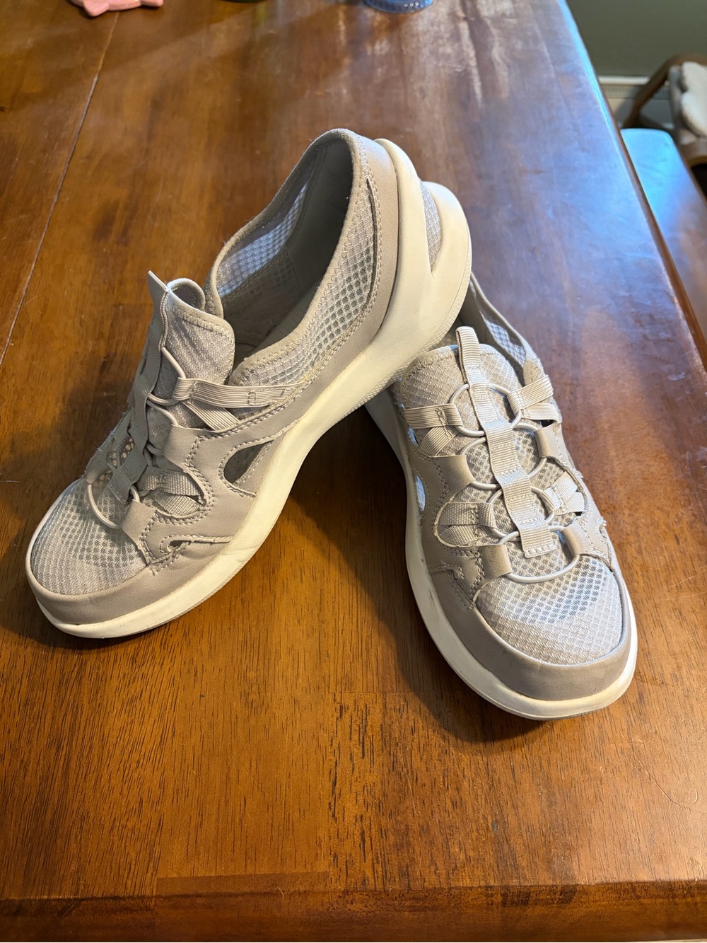 Women’s 9 Clarks Cloudsteppers Grey